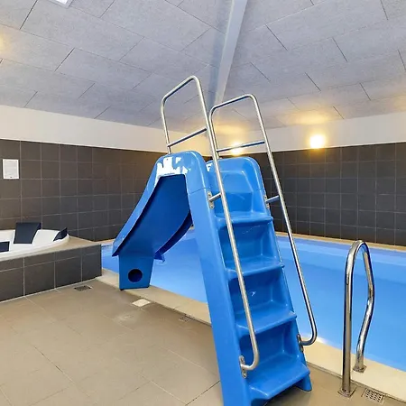 18 Person In Feriehus *