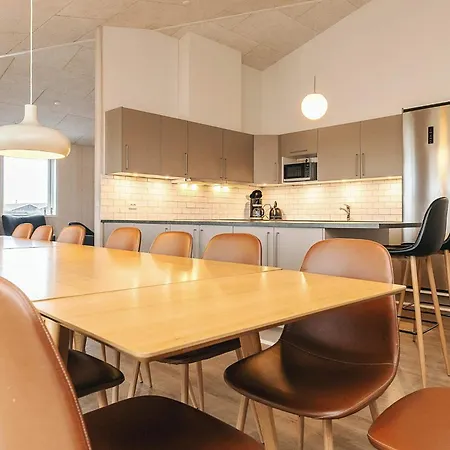 Feriehus 18 Person In *